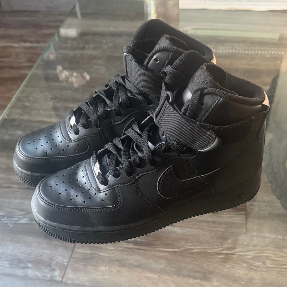 Nike Men's Black Leather Sneakers